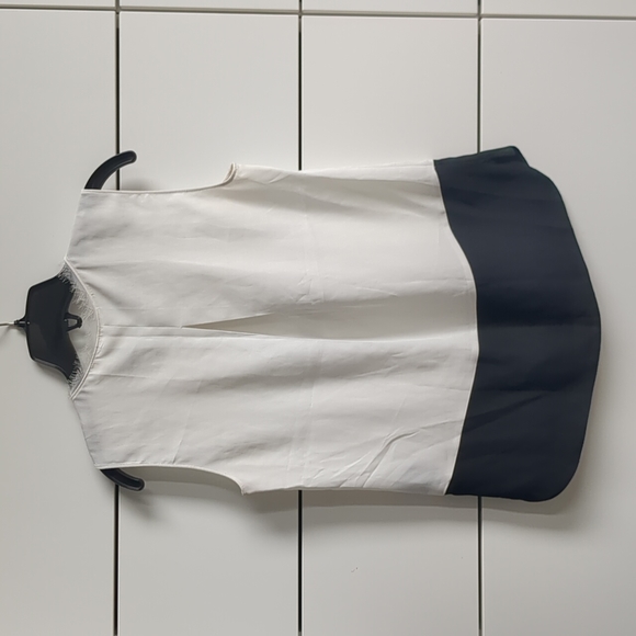 Tahari color block shell with neck detail, black and white, XS - Picture 3 of 5